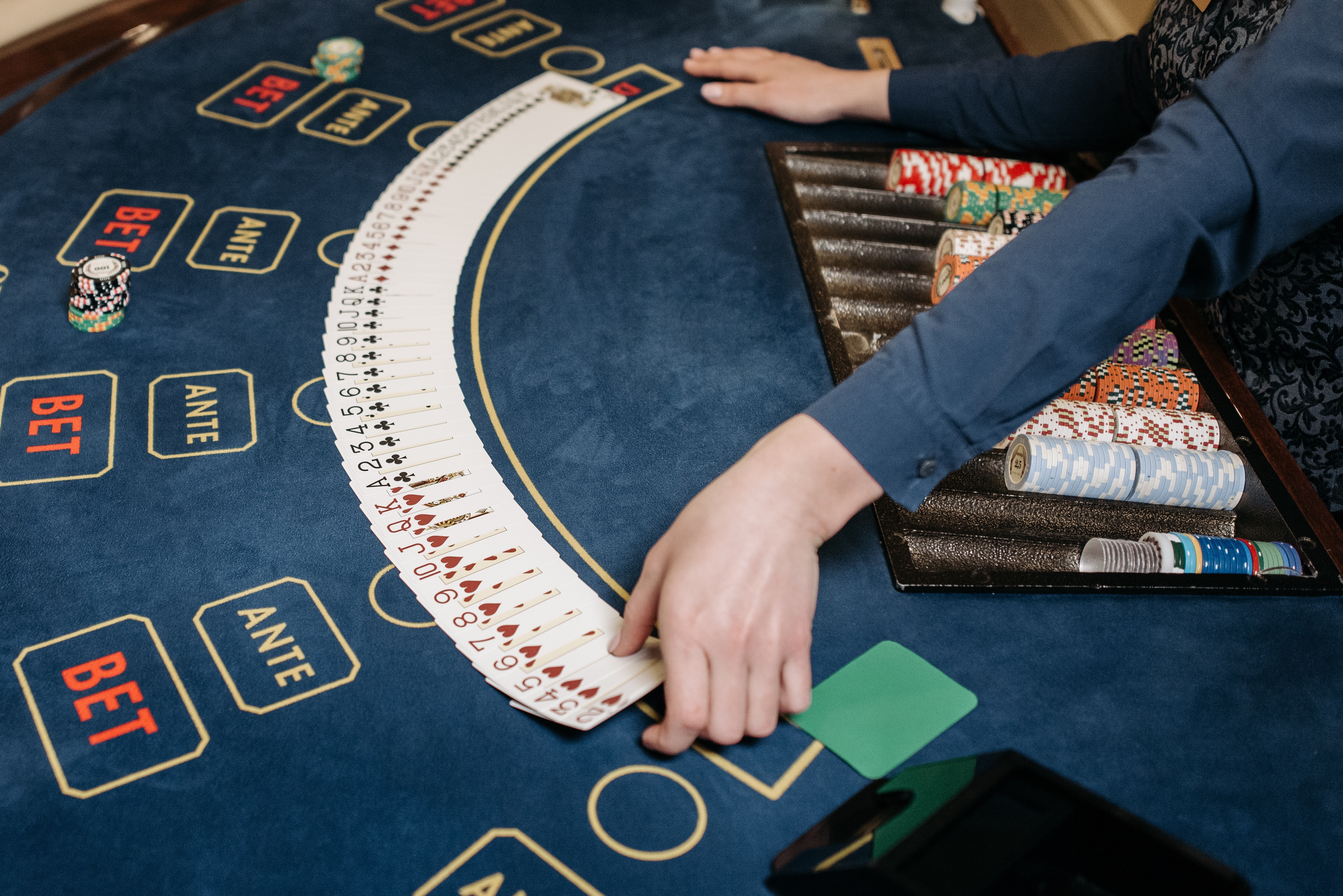 Sales Opportunities: When to Hold 'Em, When to Fold 'Em, When to RUN